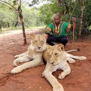 Meet your Posher, Adrian